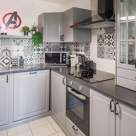 Air-conditioned Apartment, Walking Distance To - Magical Homes, Paris דירה